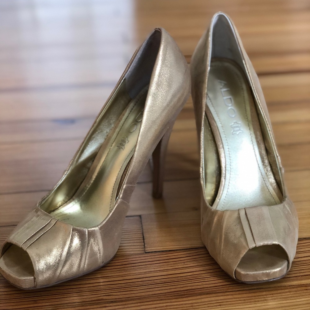 Aldo Frodris Peep Toe Heels Gold Size 9